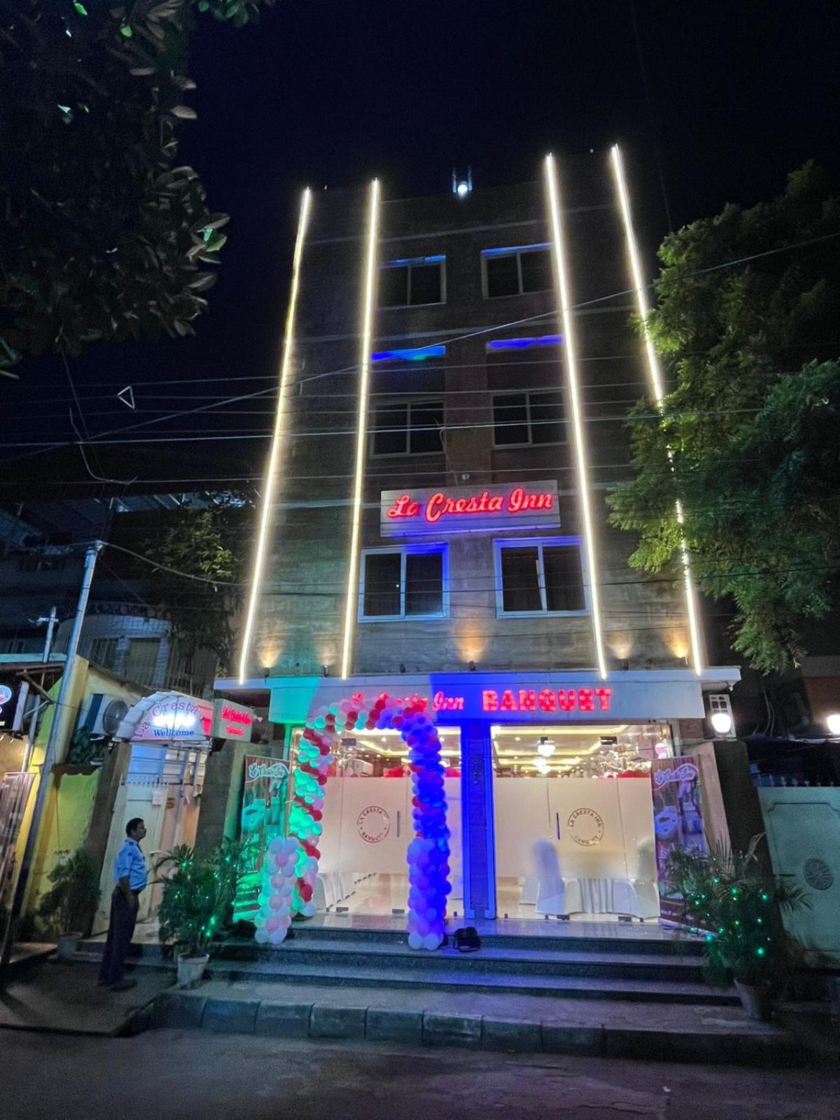 La Cresta Inn コルカタ エクステリア 写真
