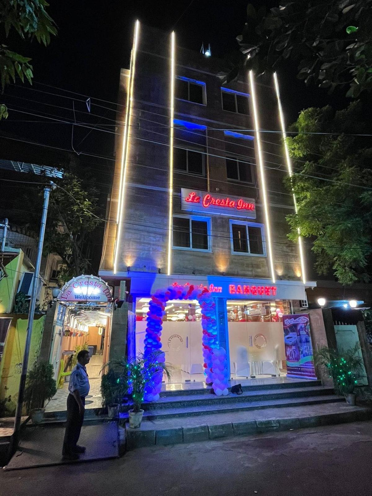 La Cresta Inn コルカタ エクステリア 写真
