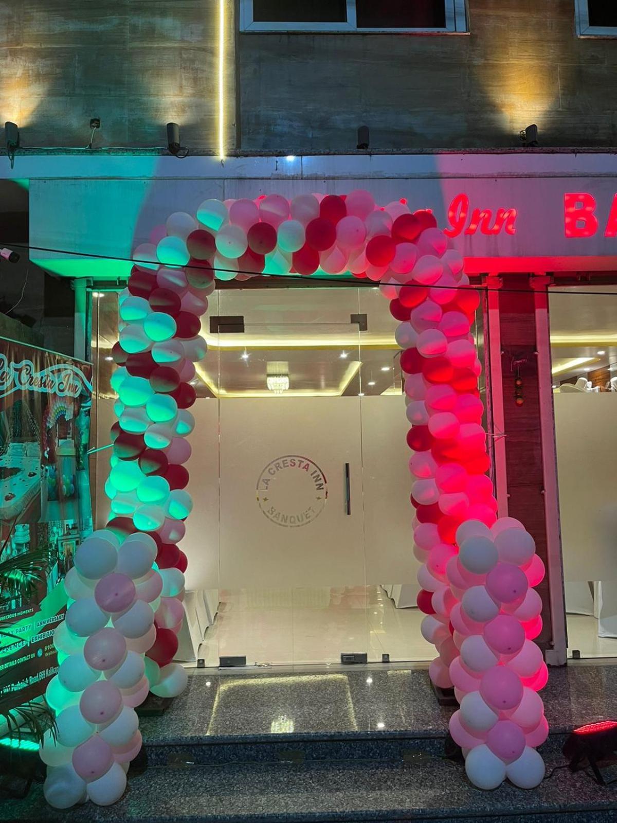 La Cresta Inn コルカタ エクステリア 写真