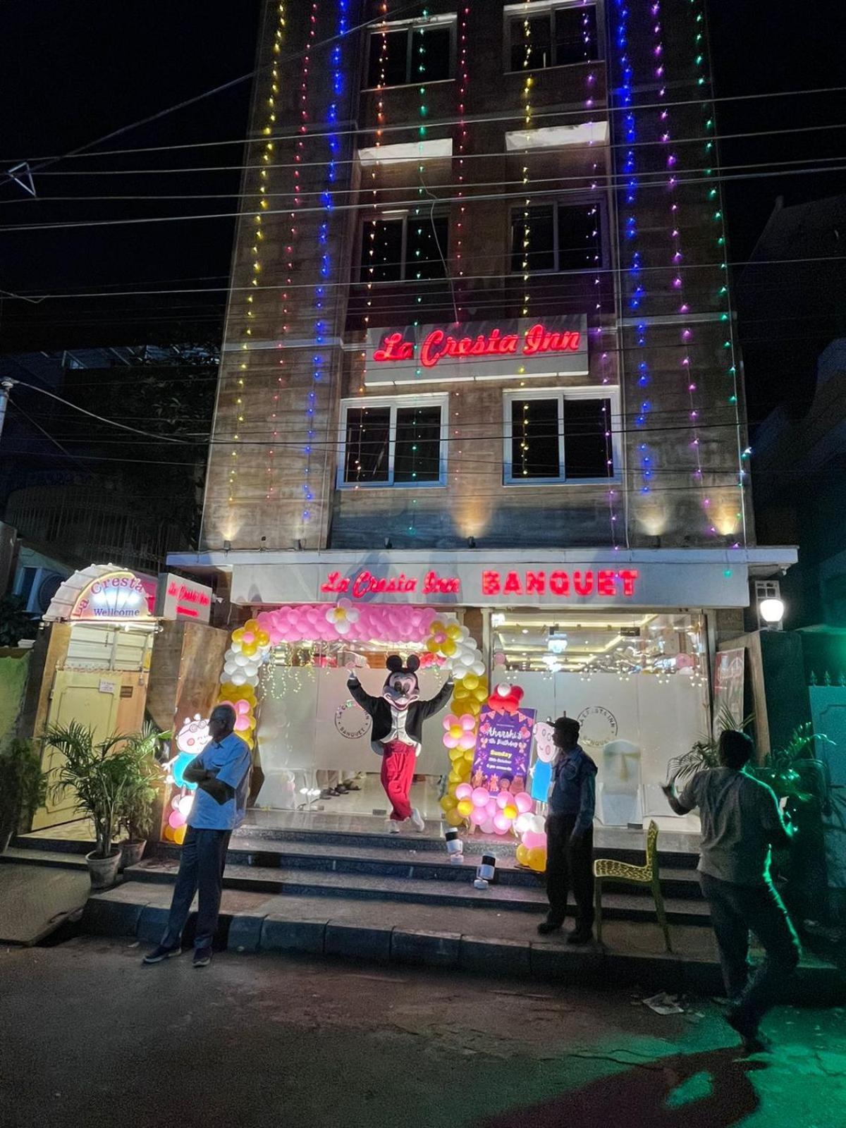 La Cresta Inn コルカタ エクステリア 写真